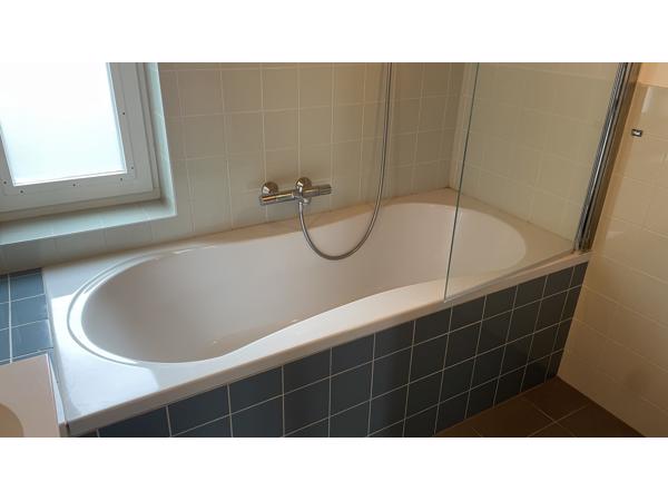 Bad met douchegedeelte