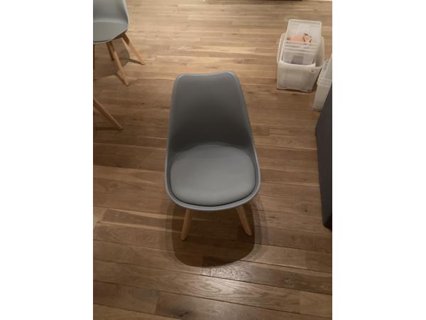 Vier eetkamerstoelen