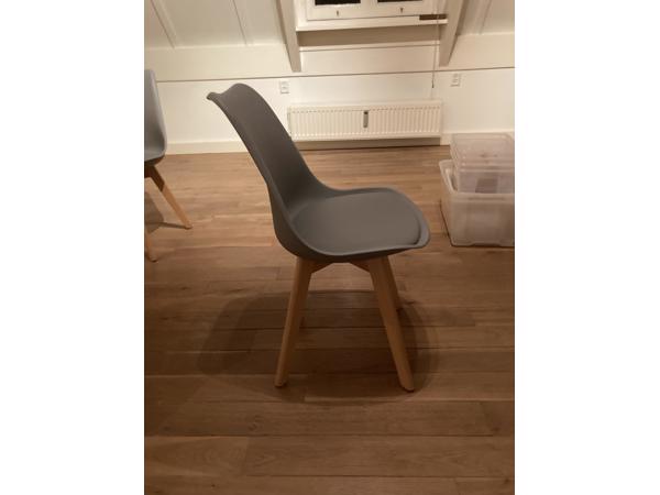 Vier eetkamerstoelen