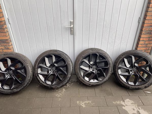 Lynk en co Volvo XC40 LM Zwart zomerbanden set 235/45/20