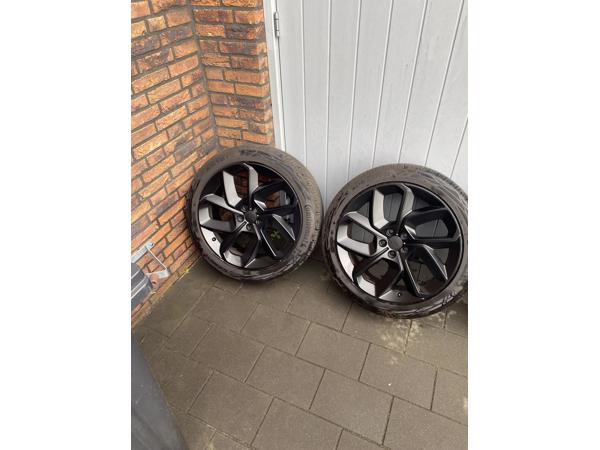 Lynk en co Volvo XC40 LM Zwart zomerbanden set 235/45/20