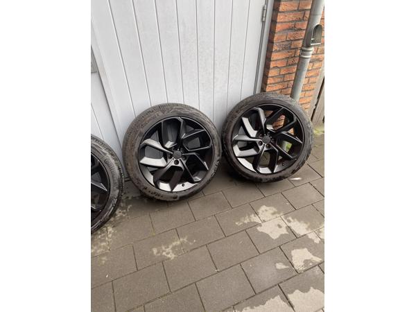 Lynk en co Volvo XC40 LM Zwart zomerbanden set 235/45/20