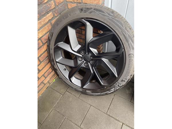 Lynk en co Volvo XC40 LM Zwart zomerbanden set 235/45/20