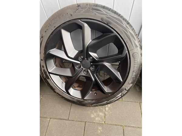 Lynk en co Volvo XC40 LM Zwart zomerbanden set 235/45/20