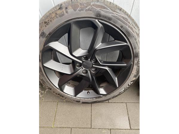 Lynk en co Volvo XC40 LM Zwart zomerbanden set 235/45/20