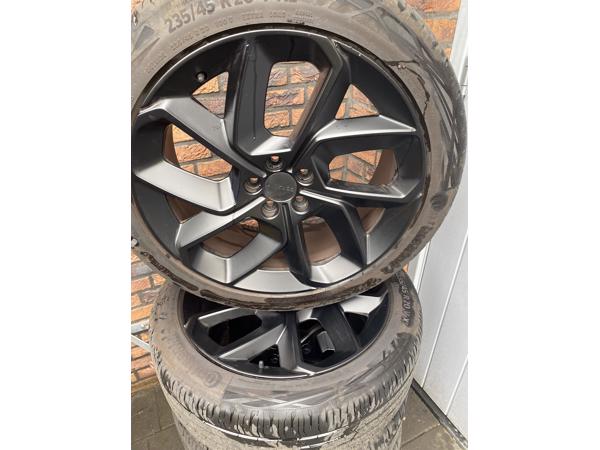 Lynk en co Volvo XC40 LM Zwart zomerbanden set 235/45/20