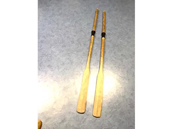 roeispanen van  echt hout  voor roei jol