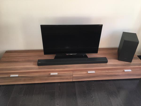 Tv-meubel van hout