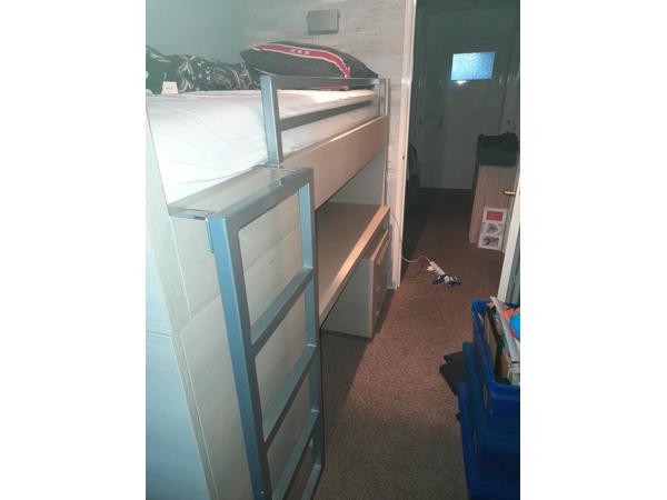 Hoogslaper met kastruimte