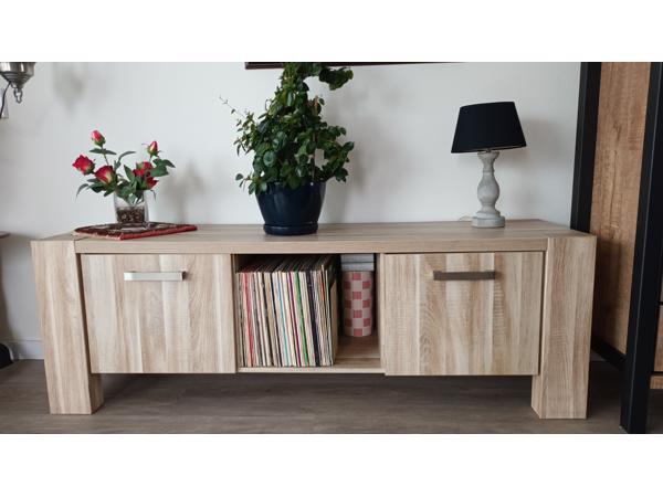 TV Lage kast in goede staat.