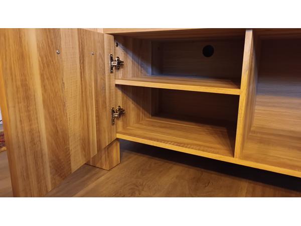 TV Lage kast in goede staat.
