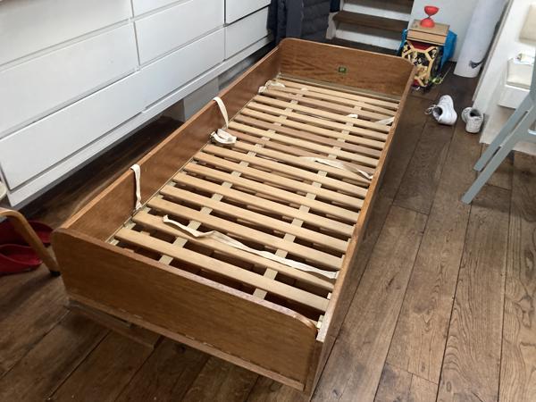 Opklapbed - hout  murphy bed