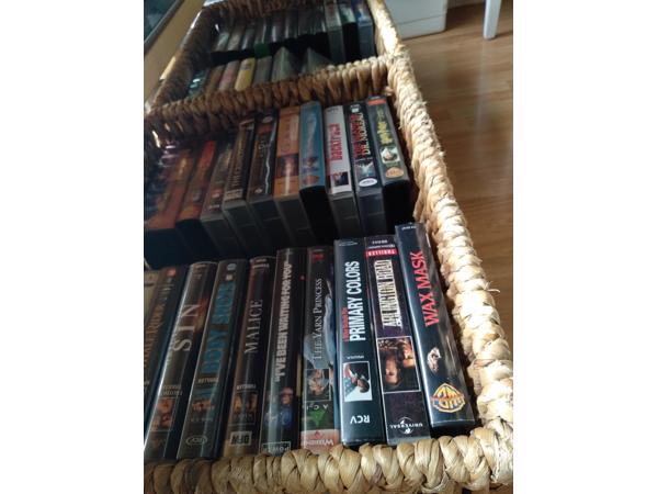 Diverse VHS Films, twee manden vol