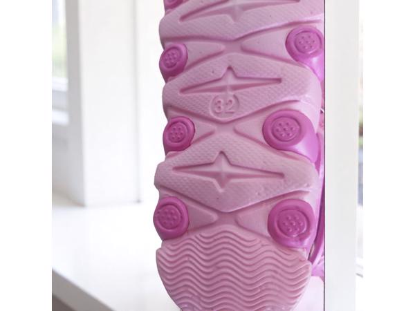 Crocs slipper schoen horizontaal pink fuchsia met meisje 32