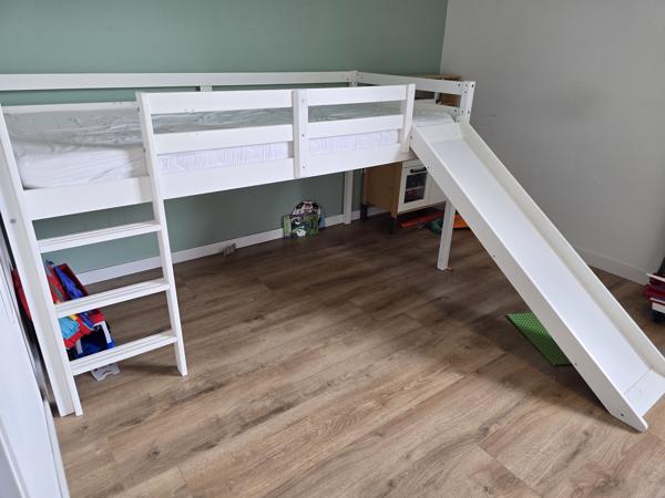Hoogslaper met glijbaan incl matras.