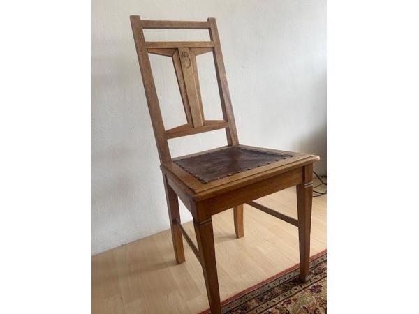 Houten eettafel met 5 stoelen