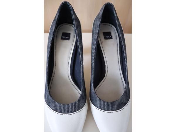 Elegante gebroken wit / blauwe leren pump merk Mexx