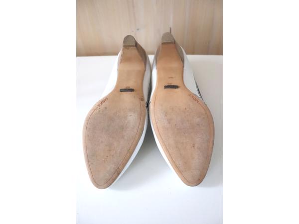 Elegante gebroken wit / blauwe leren pump merk Mexx