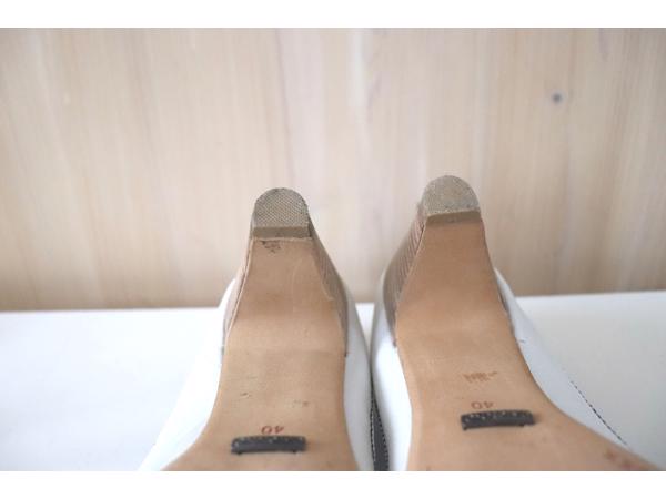 Elegante gebroken wit / blauwe leren pump merk Mexx