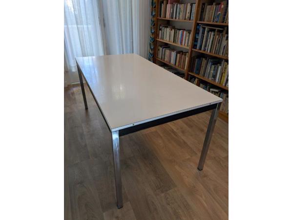 UItschuifbare eettafel