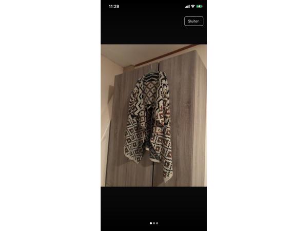 warme gekleurde open vest