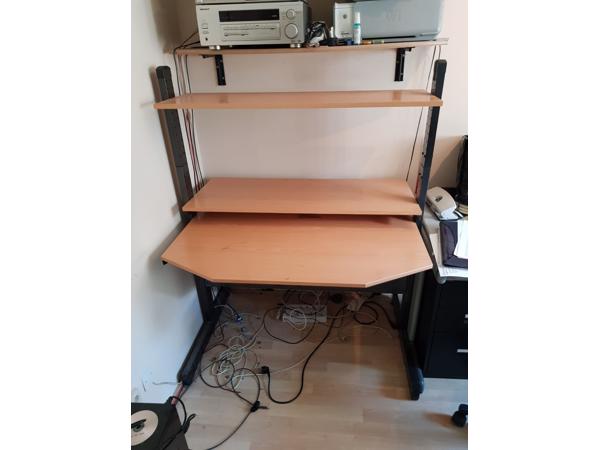 Buro Bureau computer meubel - compleet gratis af te halen