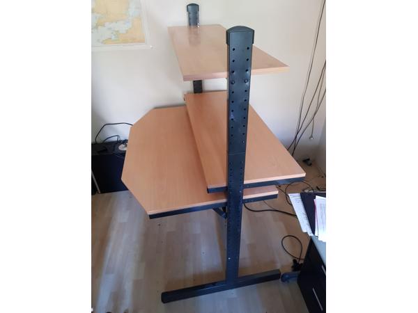 Buro Bureau computer meubel - compleet gratis af te halen