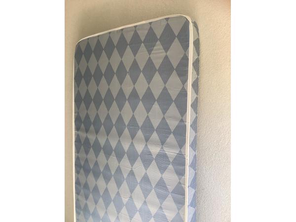 Nieuw 1 persoonsmatras met auping bedbodem