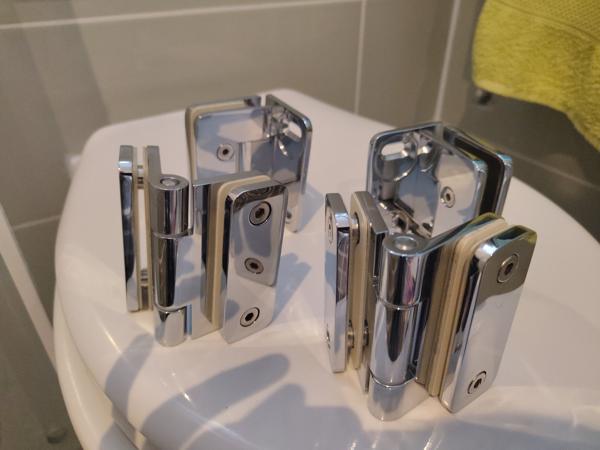 Inklapbare glazen douche/badwand