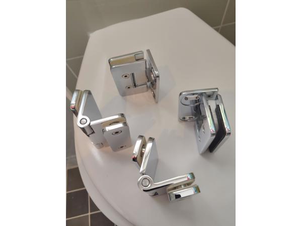 Inklapbare glazen douche/badwand