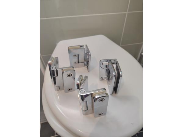 Inklapbare glazen douche/badwand