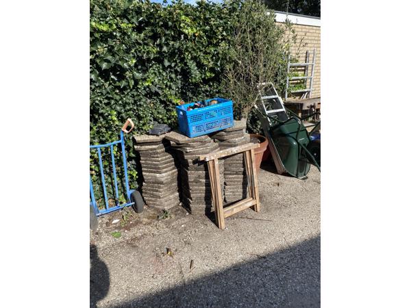 Grint tegels voor in de tuin