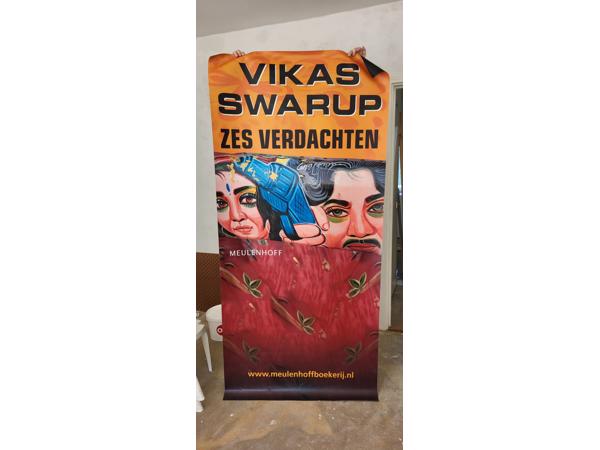 Poster van een boek: 'Zes verdachten'