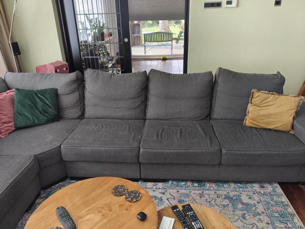 Grote grijze hoekbank