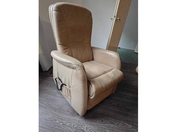 Weg te geven drie stoelen  in goede staat