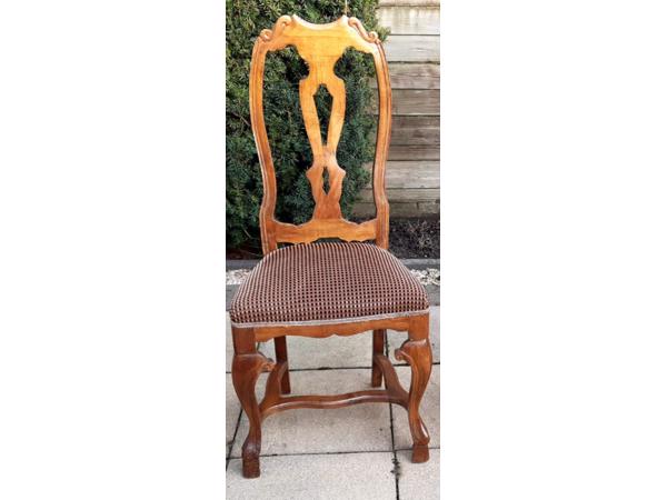 Mooie ronde tafel met 4 stoelen  zijn in perfecte staat