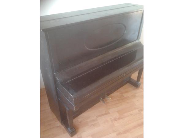 Zwarte piano