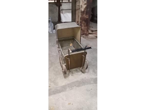 Gratis oude kinderwagen