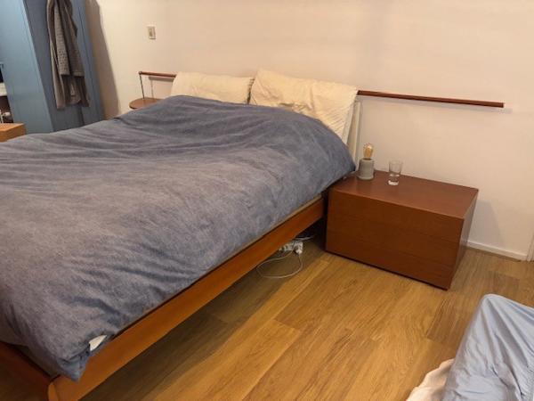 Mooi bed 160 breed bij 200 lang. Compleet met matras en topper