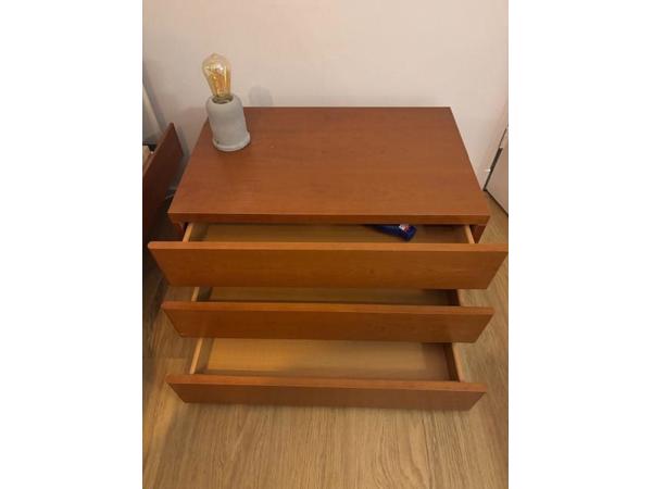 Mooi bed 160 breed bij 200 lang. Compleet met matras en topper