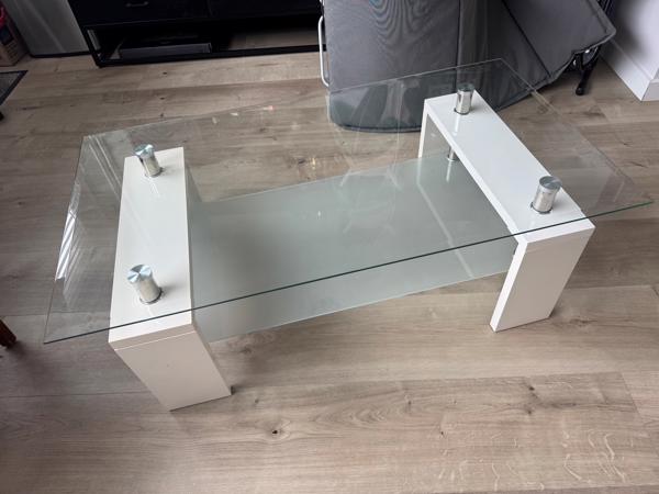 Gratis op te halen: Glazen salontafel