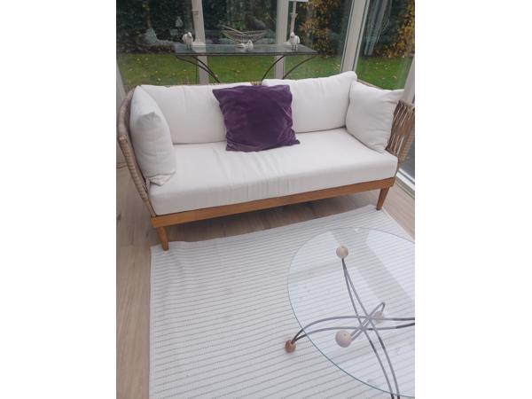 Een leuk 2 zits bankje.