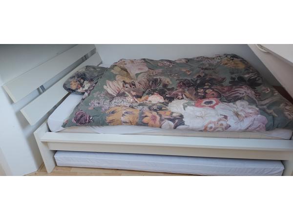 2 persoons bed 160 x 200 incl. Lattenbodems en matras