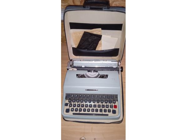 Olivetti - Lvrea Lettera 32 groen - 1966 met originele waarb