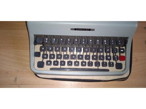 Olivetti - Lvrea Lettera 32 groen - 1966 met originele waarb