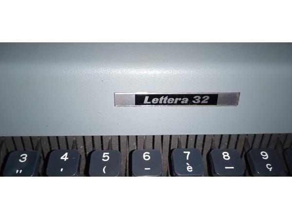 Olivetti - Lvrea Lettera 32 groen - 1966 met originele waarb