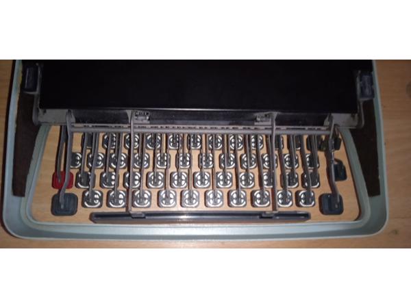 Olivetti - Lvrea Lettera 32 groen - 1966 met originele waarb