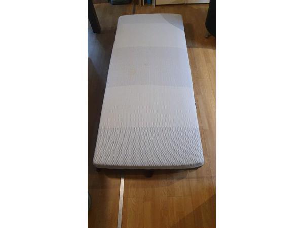 Goede kwaliteit lattenbodem met net, wasbaar matras
