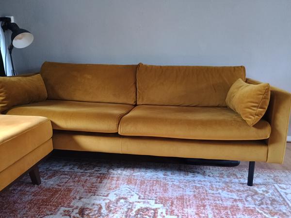 3 zitsbank met hocker okergele stof