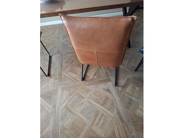 3 leren eetkamerstoelen